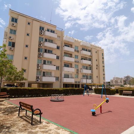 Kave Blue Mackenzie 1 Bdr Flat With Pool Apartment Larnaca Bagian luar foto