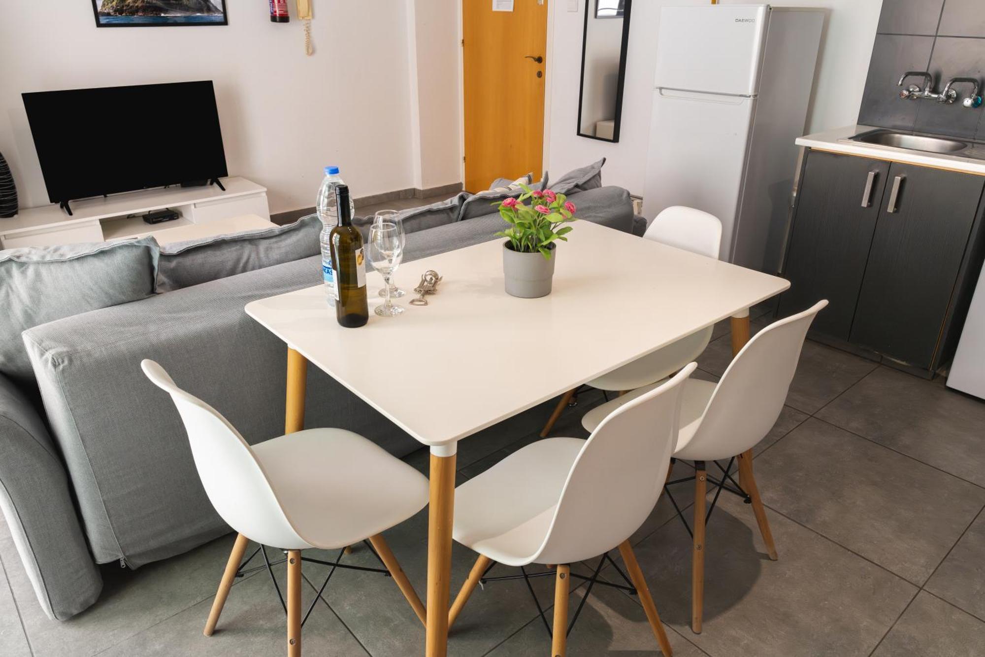 Kave Blue Mackenzie 1 Bdr Flat With Pool Apartment Larnaca Bagian luar foto
