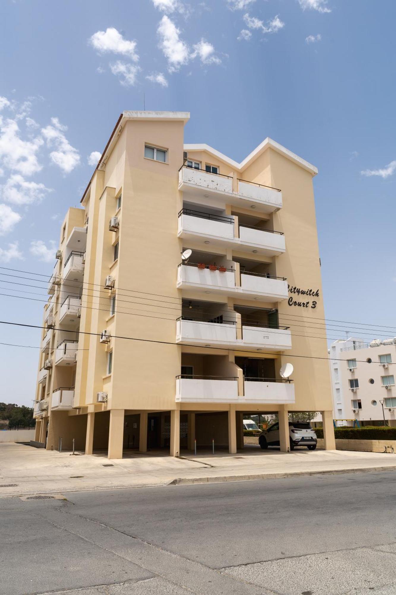 Kave Blue Mackenzie 1 Bdr Flat With Pool Apartment Larnaca Bagian luar foto