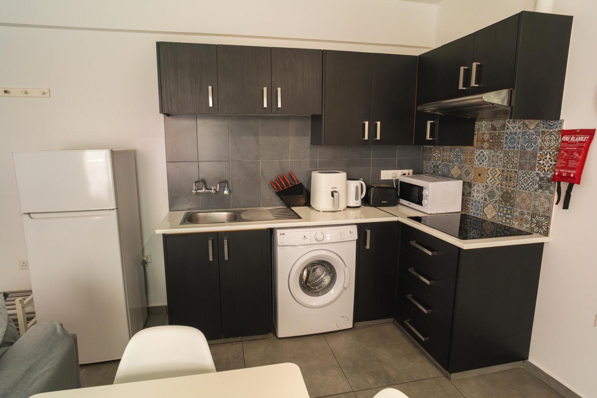 Kave Blue Mackenzie 1 Bdr Flat With Pool Apartment Larnaca Bagian luar foto