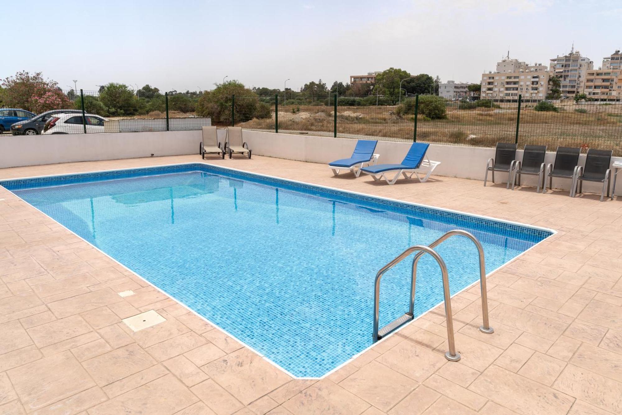 Kave Blue Mackenzie 1 Bdr Flat With Pool Apartment Larnaca Bagian luar foto