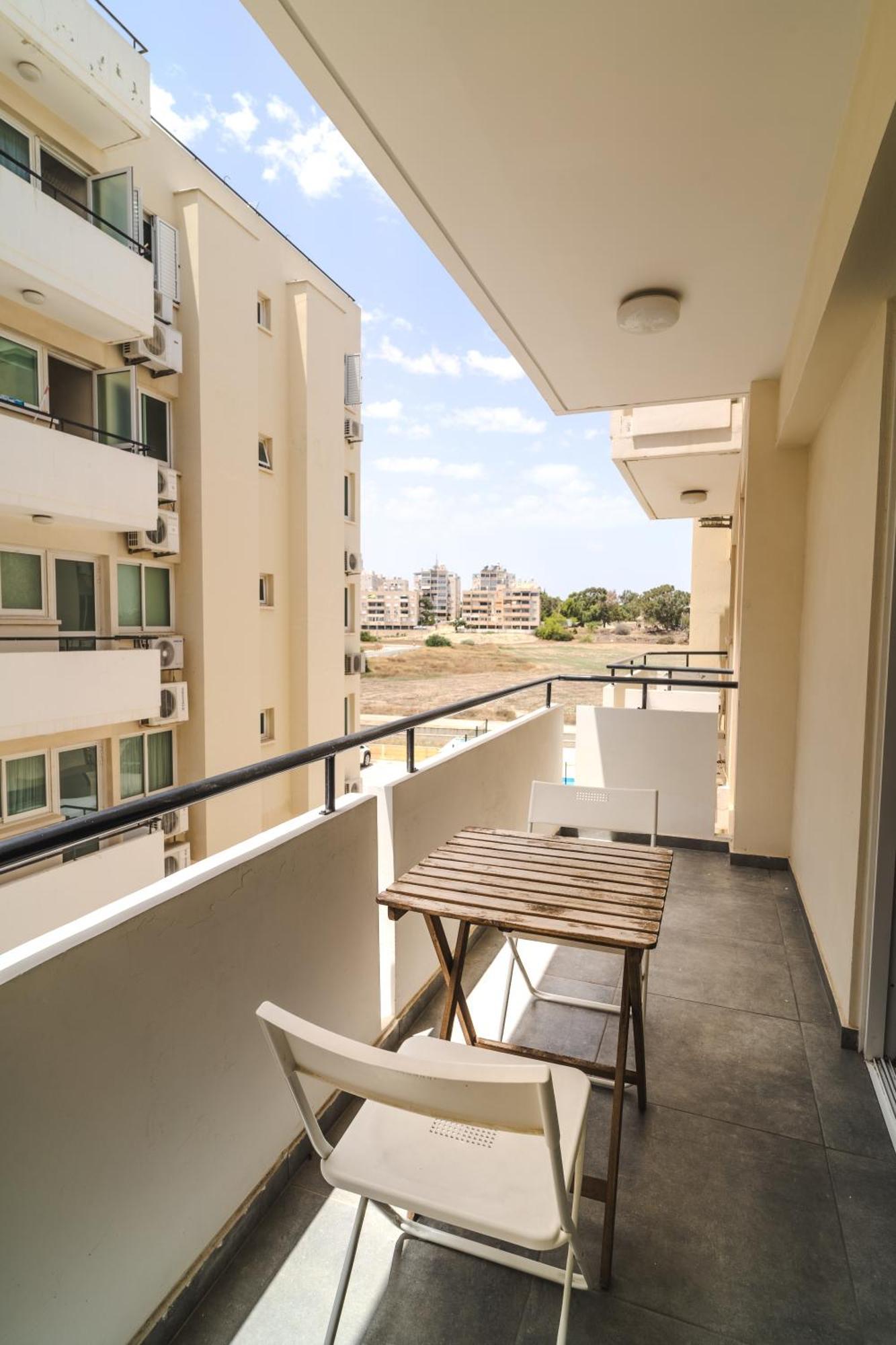 Kave Blue Mackenzie 1 Bdr Flat With Pool Apartment Larnaca Bagian luar foto