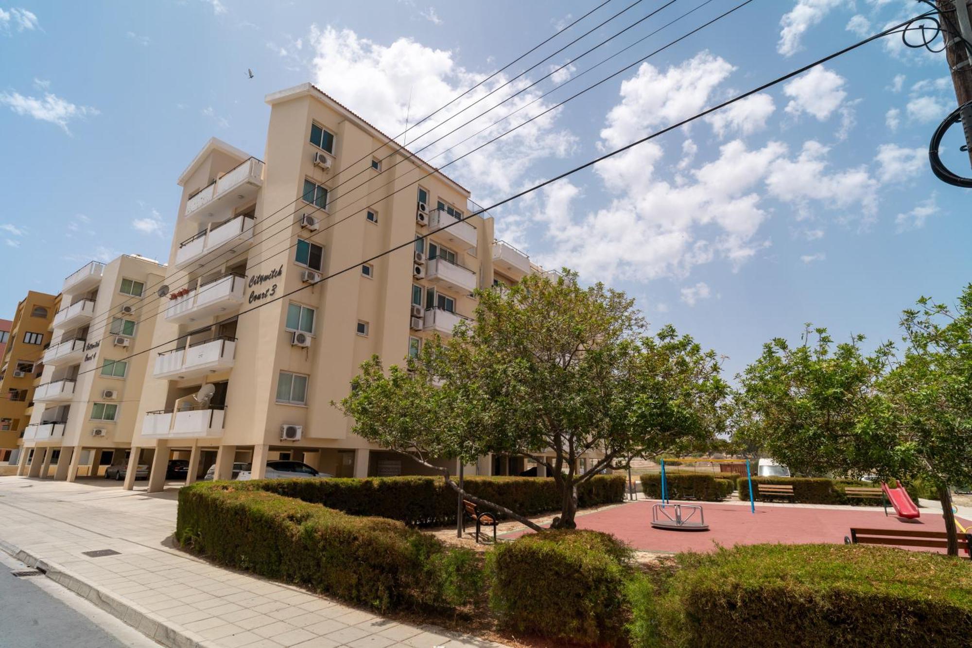 Kave Blue Mackenzie 1 Bdr Flat With Pool Apartment Larnaca Bagian luar foto