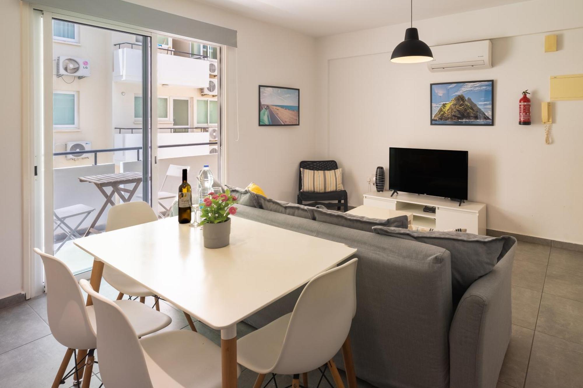 Kave Blue Mackenzie 1 Bdr Flat With Pool Apartment Larnaca Bagian luar foto